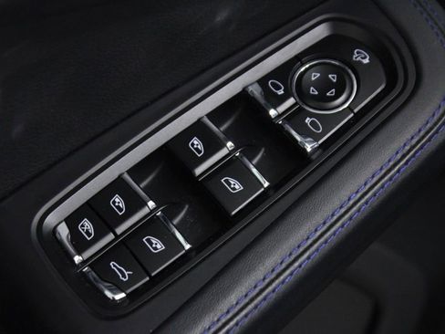 Certified 2022 Porsche Macan S AWD/4WD image 21