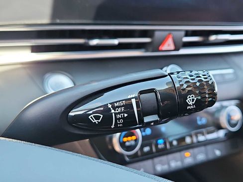 Used 2024 Hyundai Elantra Limited image 25