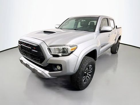 Used 2021 Toyota Tacoma TRD Sport image 3