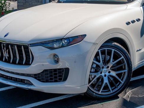Used 2018 Maserati Levante S GranLusso AWD/4WD image 3
