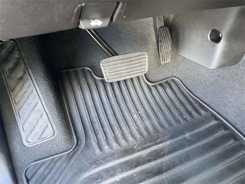 Used 2023 Chevrolet Silverado 2500 Custom w/ Custom Value Package image 16