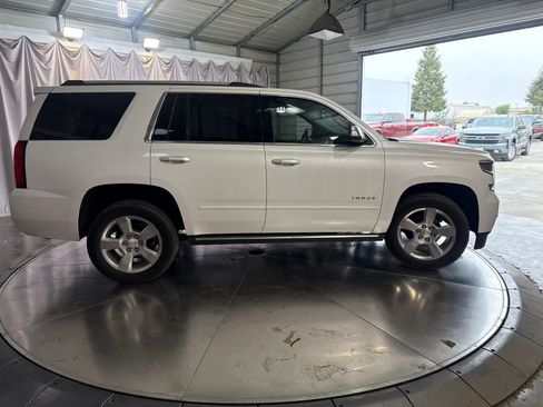 Used 2020 Chevrolet Tahoe Premier w/ Premier 6.2L Value Package AWD/4WD image 4