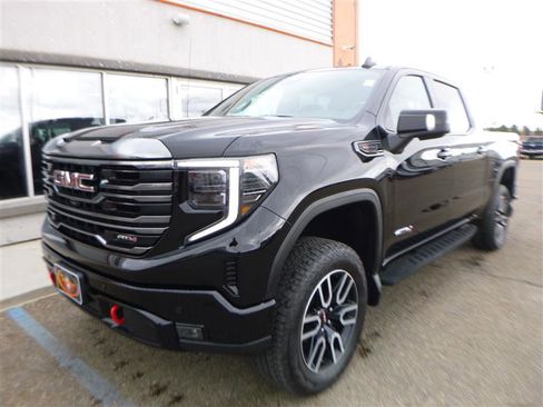 Used 2024 GMC Sierra 1500 AT4 w/ Technology Package AWD/4WD image 1