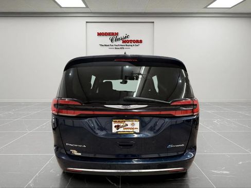 Used 2023 Chrysler Pacifica Touring-L FWD image 6