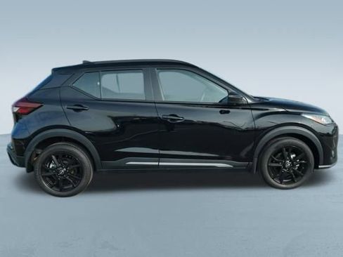 Used 2024 Nissan Kicks SR image 9