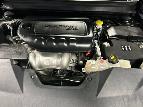 Used 2023 Jeep Cherokee Altitude Lux w/ Mopar Interior Package AWD/4WD image 26