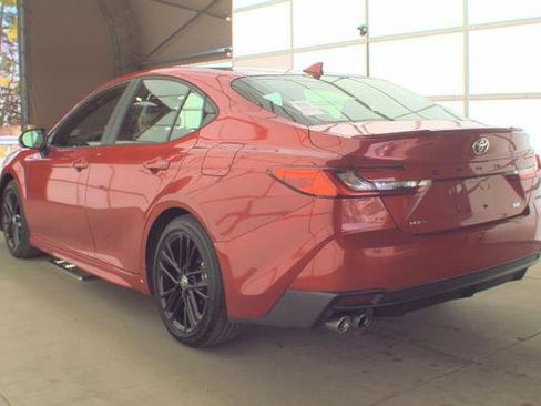 Used 2025 Toyota Camry SE w/ Convenience Package image 10