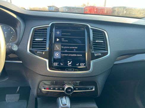 Used 2018 Volvo XC90 T5 Momentum w/ Convenience Package image 11