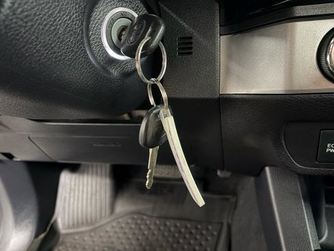 Used 2017 Toyota Tacoma SR image 31