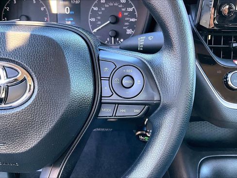 Used 2025 Toyota Corolla LE image 22