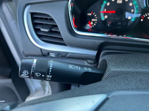 Used 2017 Chevrolet Traverse LT image 11