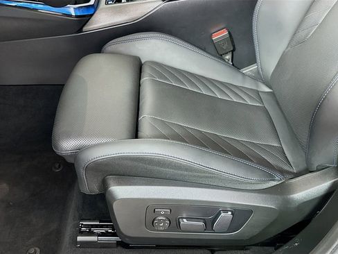 Used 2025 BMW X3 xDrive30i w/ M Sport Package image 19