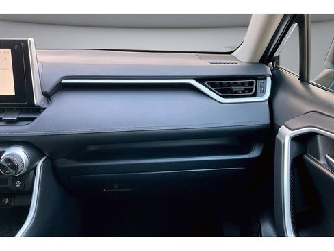 Used 2025 Toyota RAV4 XLE FWD image 45