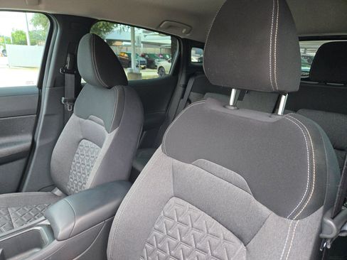 Certified 2025 Nissan Kicks SV FWD image 9