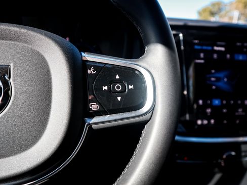 Used 2025 Volvo V60 B5 Cross Country Plus image 20