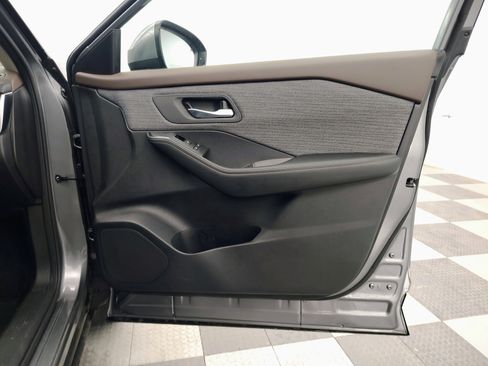 Used 2023 Nissan Rogue SV image 13