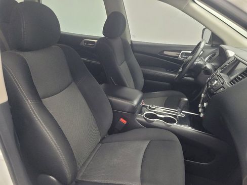 Used 2020 Nissan Pathfinder SV image 21