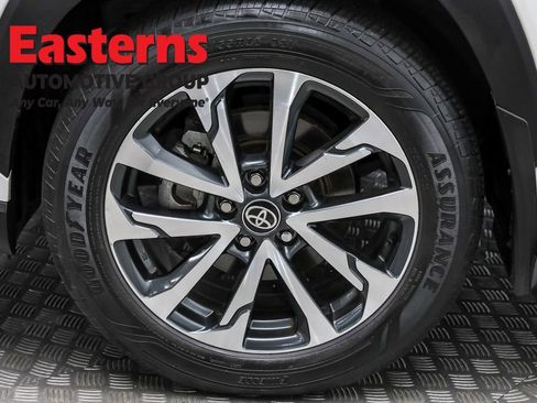 Used 2022 Toyota Corolla Cross XLE w/ Convenience Package image 29