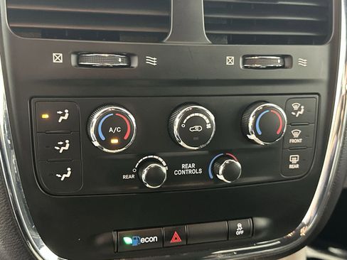 Used 2019 Dodge Grand Caravan SXT w/ Rear Park Assist Package FWD image 16