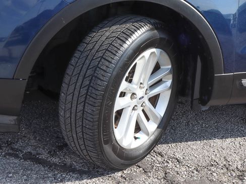 Used 2017 Ford Explorer XLT w/ Equipment Group 202A image 18