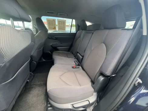 Used 2025 Toyota Highlander LE FWD image 39