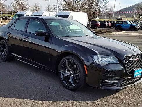 Used 2022 Chrysler 300 S w/ Comfort Group image 2