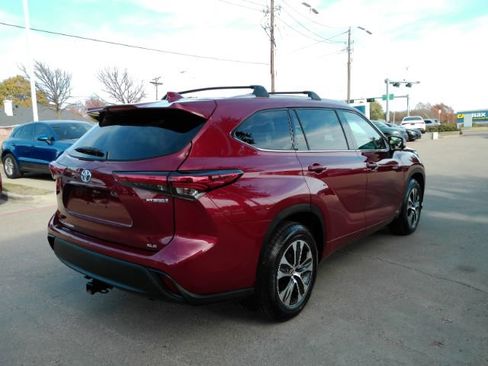 Used 2021 Toyota Highlander XLE image 8