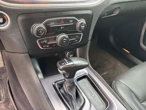 Used 2017 Dodge Charger SE w/ Blacktop Package image 22