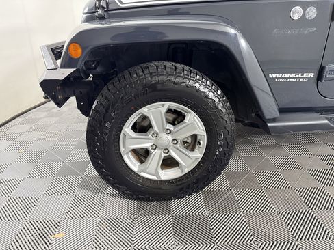 Used 2017 Jeep Wrangler Unlimited Sahara w/ Quick Order Package 24E Chief AWD/4WD image 11