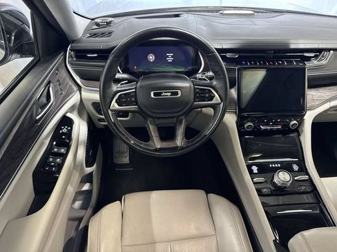 Used 2022 Jeep Grand Cherokee Overland w/ Advanced Protech Group III AWD/4WD image 15