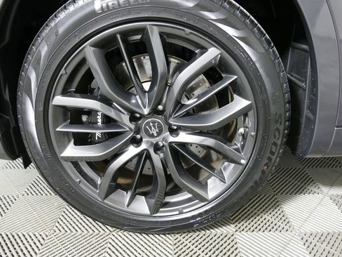 Used 2024 Maserati Levante GT Ultima AWD/4WD image 30