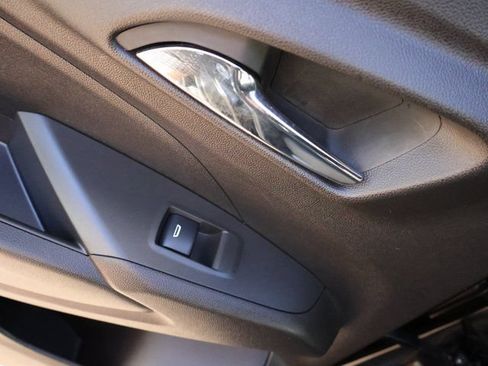 Used 2025 Chevrolet Trax RS w/ Driver Confidence Package FWD image 17