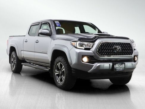 Used 2018 Toyota Tacoma TRD Sport image 7