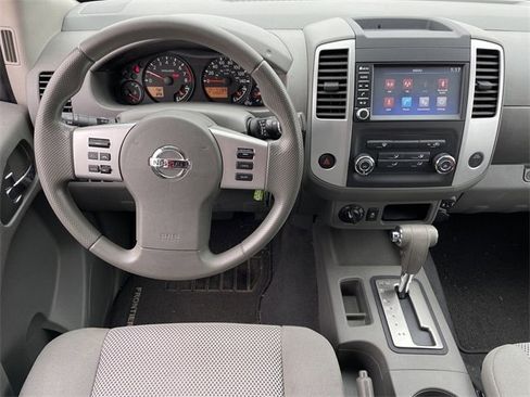 Used 2019 Nissan Frontier SV image 11