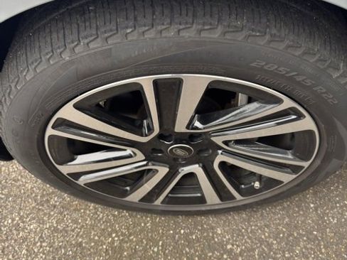 Used 2023 Land Rover Range Rover SE image 3