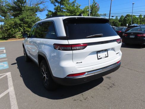 Used 2025 Jeep Grand Cherokee Limited w/ Trailer Tow Package AWD/4WD image 7