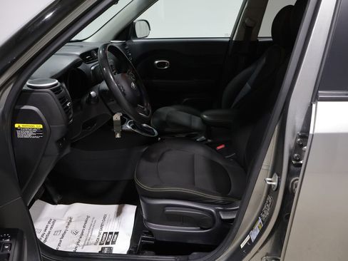 Used 2015 Kia Soul + image 11