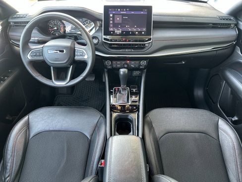 Used 2024 Jeep Compass Trailhawk image 12