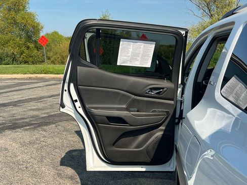 Used 2023 GMC Acadia SLT w/ LPO, Floor Liner Package image 36