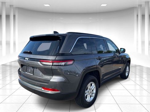 Used 2024 Jeep Grand Cherokee Laredo w/ Luxury Tech Group I AWD/4WD image 3