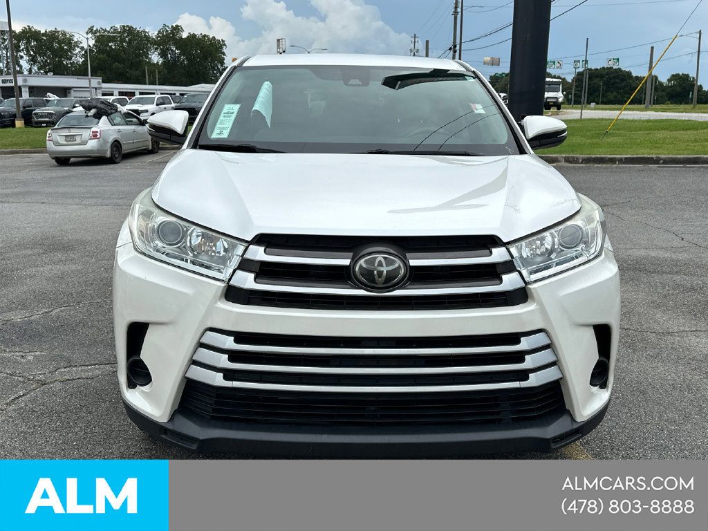 Used 2018 Toyota Highlander LE FWD image 2