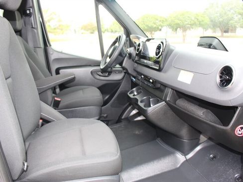 Used 2026 Mercedes-Benz Sprinter 2500 image 18