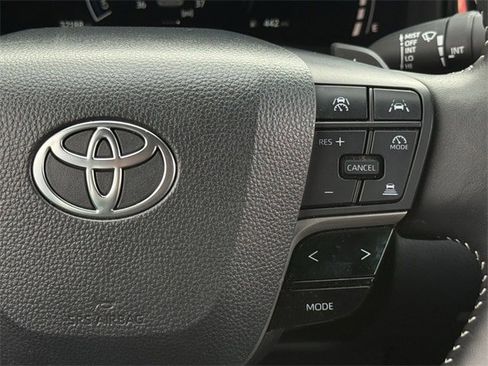 Used 2025 Toyota Camry SE image 15