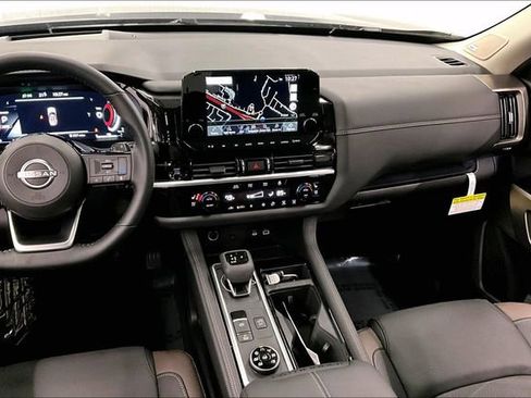 New 2025 Nissan Pathfinder Platinum w/ Cargo Package image 7