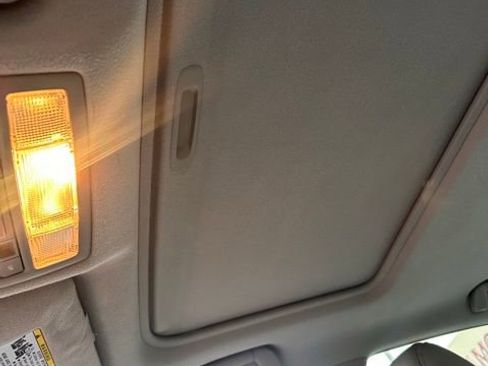 Used 2011 Toyota Camry XLE image 31