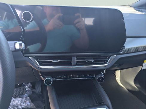 New 2026 Chevrolet Equinox EV LT image 17