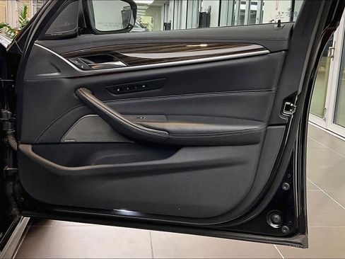 Used 2020 BMW M550i xDrive M550i xDrive w/ Executive Package image 22