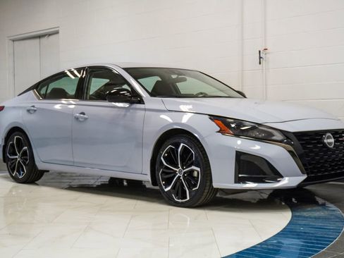 Used 2024 Nissan Altima 2.5 SR w/ SR Premium Package image 5