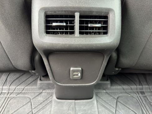 Used 2023 Chevrolet Equinox LS AWD/4WD image 16