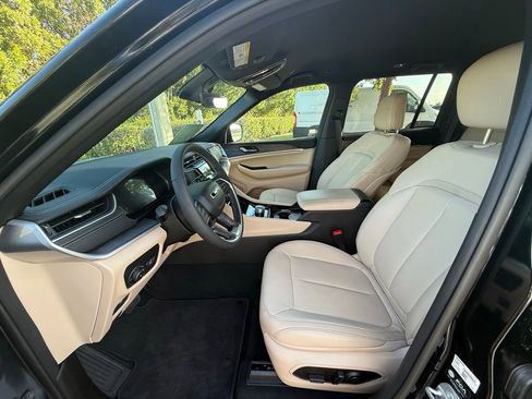 Certified 2025 Jeep Grand Cherokee Limited image 11